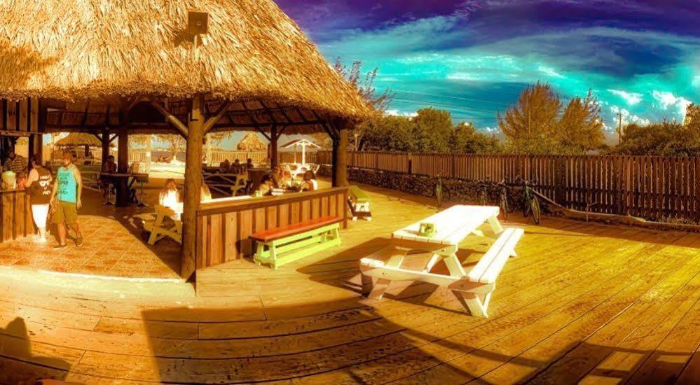 The Venue - Utila Hostel Ngoại thất bức ảnh