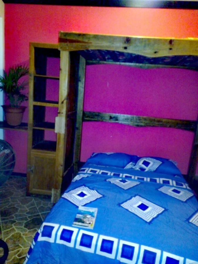 The Venue - Utila Hostel Ngoại thất bức ảnh