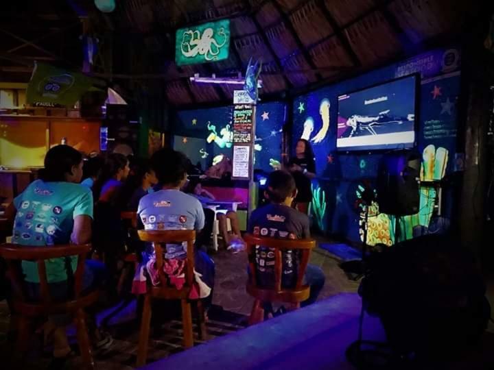 The Venue - Utila Hostel Ngoại thất bức ảnh
